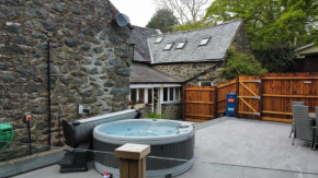 Old Mill Retreat, by River/Sea/Country Nr Barmouth Dogs